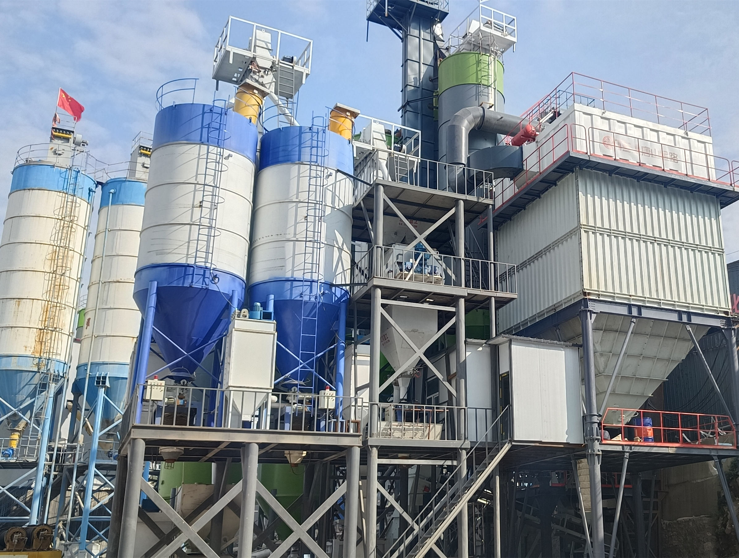 機(jī)制砂成建筑用砂主要來(lái)源，唐山金路制砂樓提供高標(biāo)準(zhǔn)機(jī)制砂生產(chǎn)設(shè)備