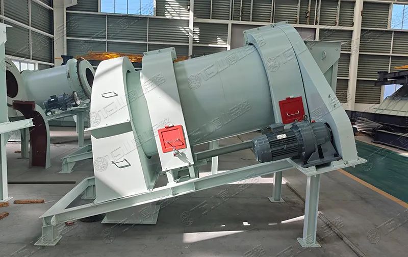 機(jī)制砂防離析、防揚(yáng)塵，有經(jīng)驗(yàn)的砂廠都在用加濕拌和機(jī)